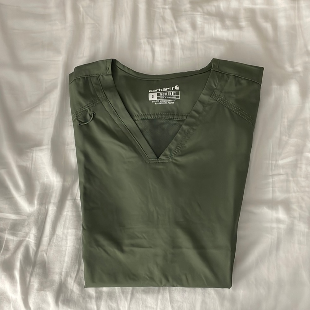 NWOT: Carharrt Scrub Top